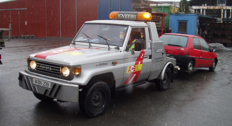 towing vehicle for parking garages