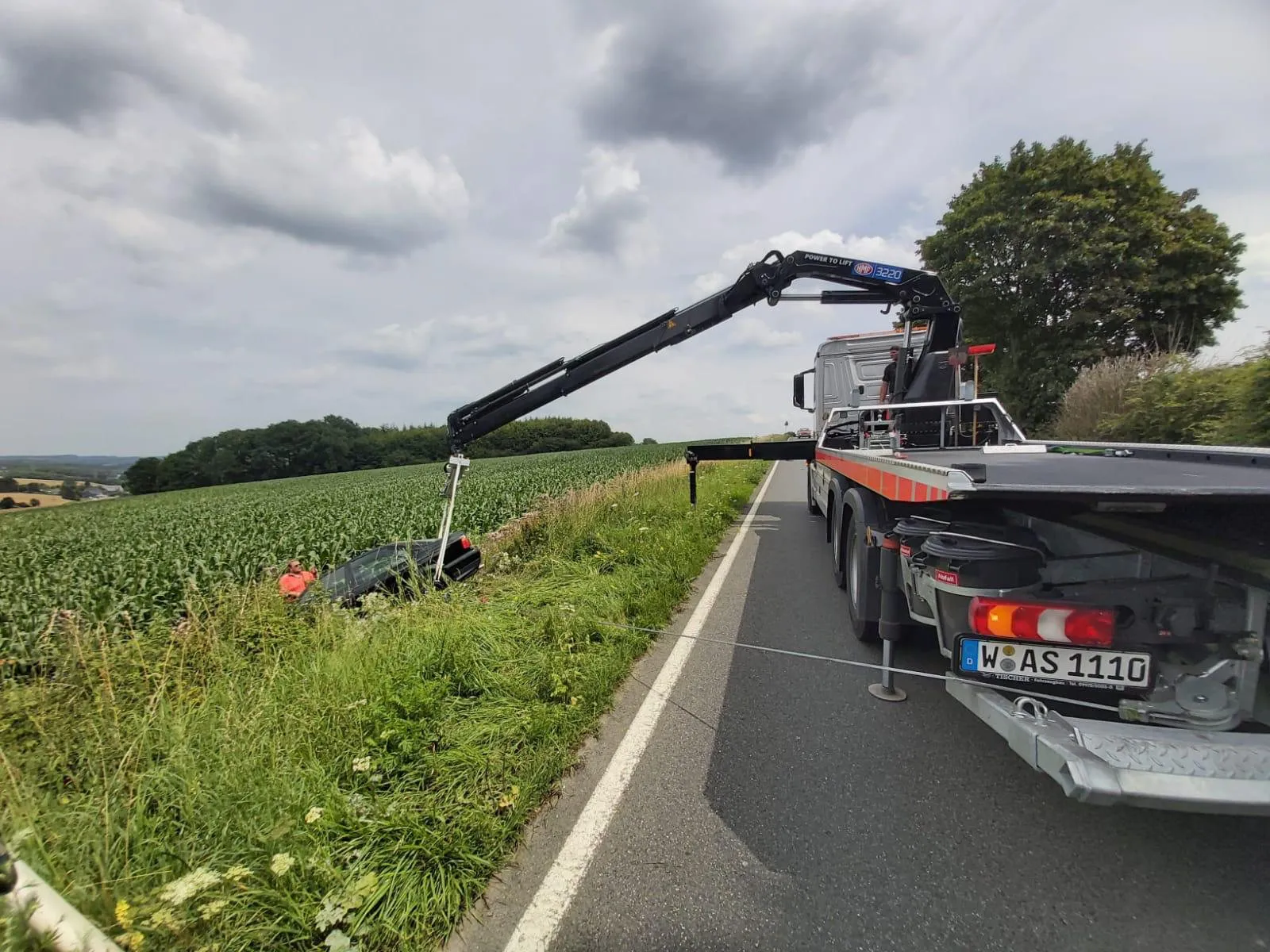 Towing and recovery vehicle